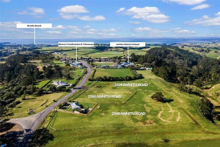 Photo of property in 2590 Awhitu Road, Awhitu, 2684