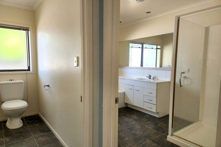 Photo of property in 60 Cabeleigh Drive, Helensville, 0800