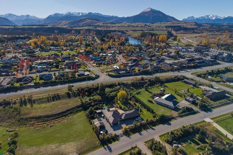 Photo of property in 10 Jack Young Place, Albert Town, Wanaka, 9305