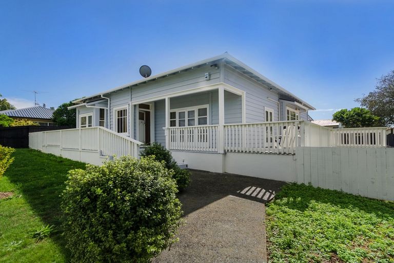 Photo of property in 1 Village Place, Tuakau, 2121