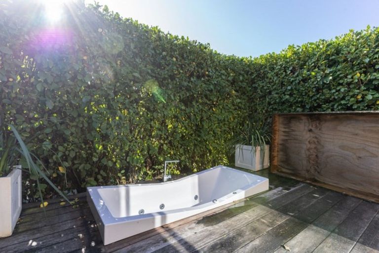 Photo of property in 4 Burgundy Drive, Martinborough, 5711