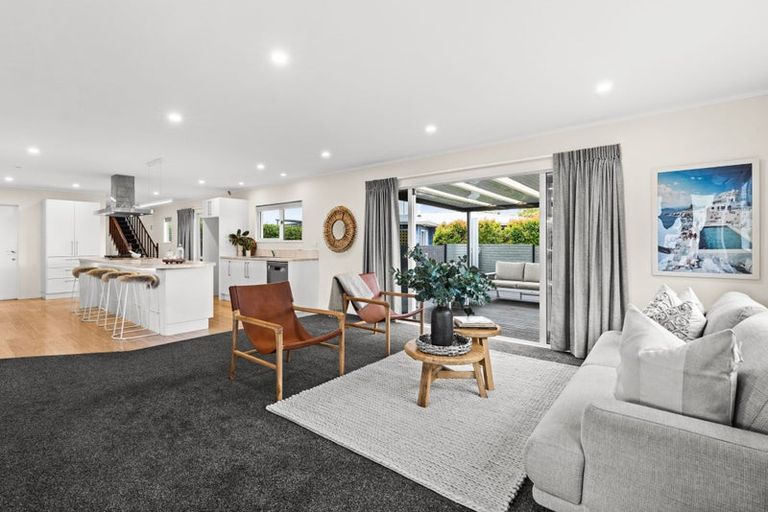 Photo of property in 10 Sutton Avenue, Clive, 4102