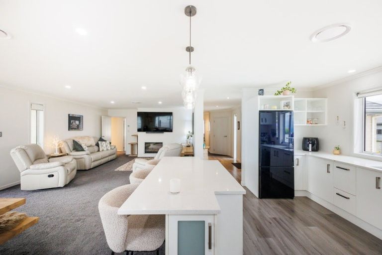 Photo of property in 3 Tennyson Avenue, Kelvin Grove, Palmerston North, 4414