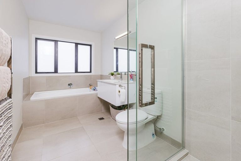 Photo of property in 2/81 Pilkington Road, Panmure, Auckland, 1072