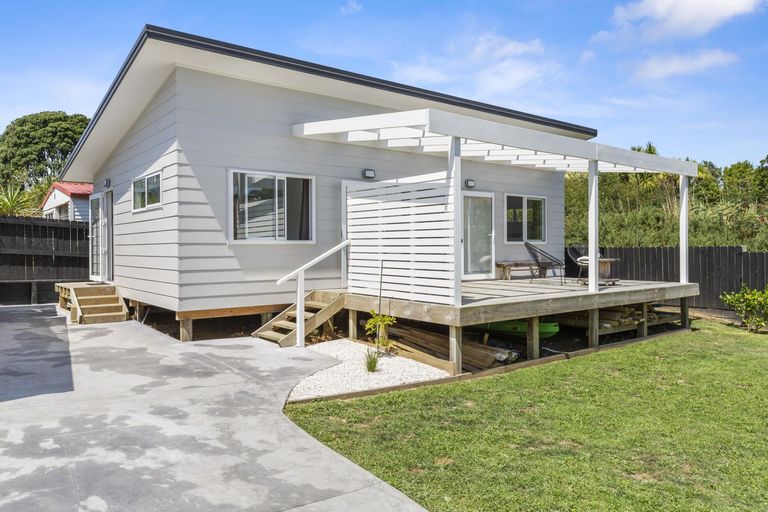 Photo of property in 30 Uenuku Avenue, Raglan, 3225