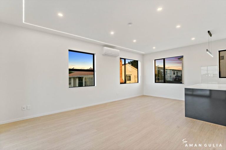 Photo of property in 1/16 Binsted Road, New Lynn, Auckland, 0600