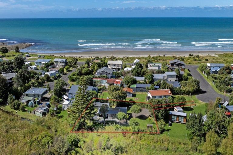 Photo of property in 8 Katrin Place, Mahia, 4198