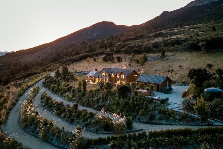 Photo of property in 1147b Lake Hawea-albert Town Road, Albert Town, Wanaka, 9382