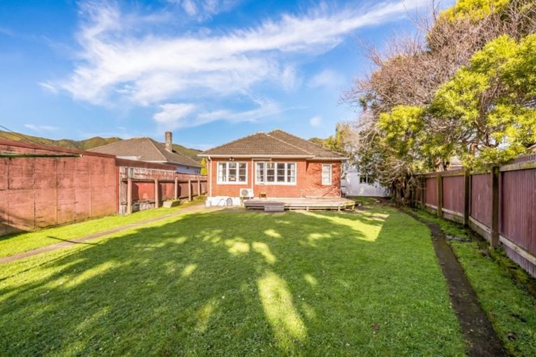 Photo of property in 1 Brown Grove, Fairfield, Lower Hutt, 5011