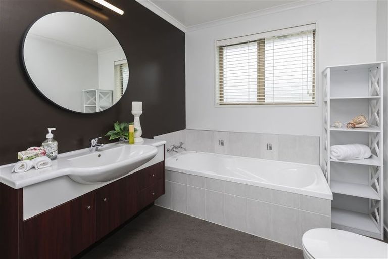 Photo of property in 135a Avonhead Road, Avonhead, Christchurch, 8042