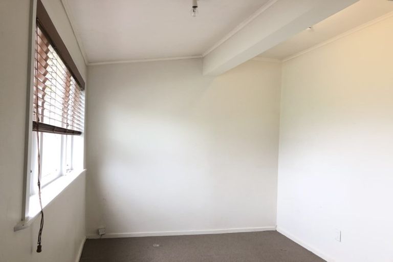 Photo of property in 318 Sturges Road, Henderson Valley, Auckland, 0612