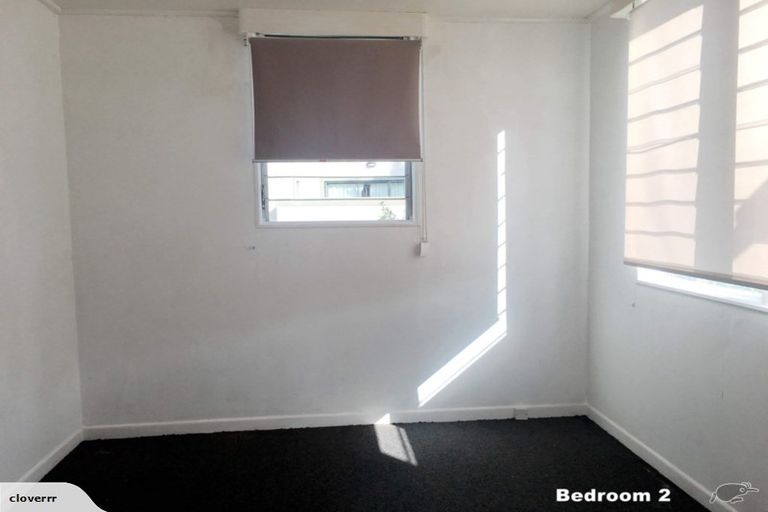 Photo of property in 37 Royal Road, Massey, Auckland, 0614