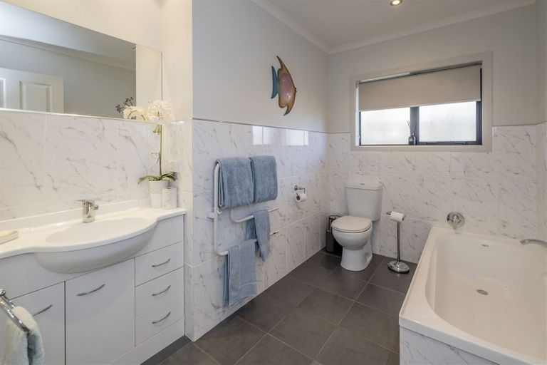 Photo of property in 23b Queenwood Road, Levin, 5510