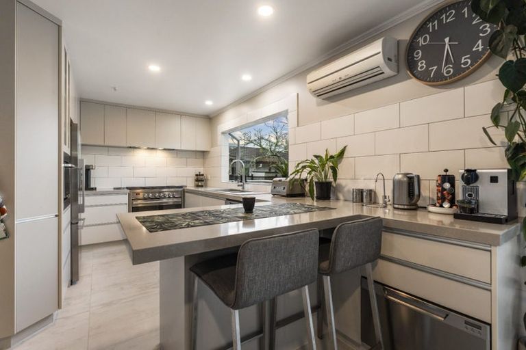 Photo of property in 58 Marina View Drive, West Harbour, Auckland, 0618