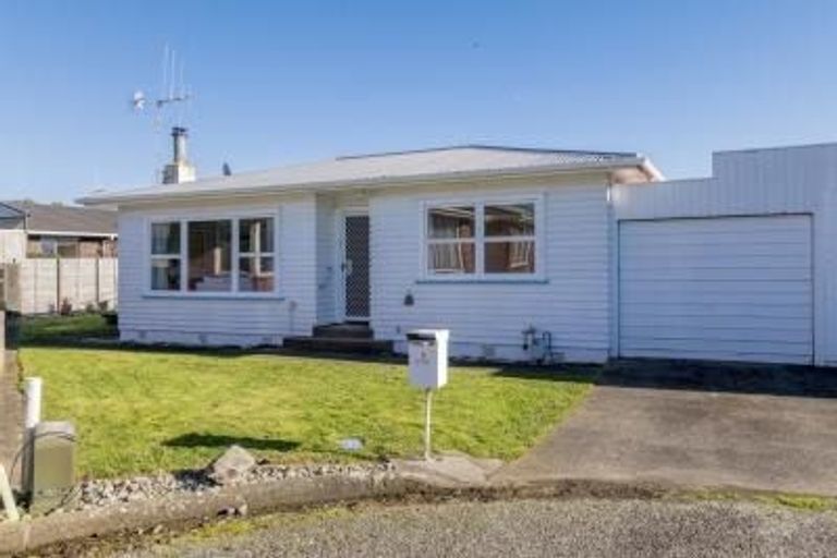 Photo of property in 5 Eton Place, Levin, 5510