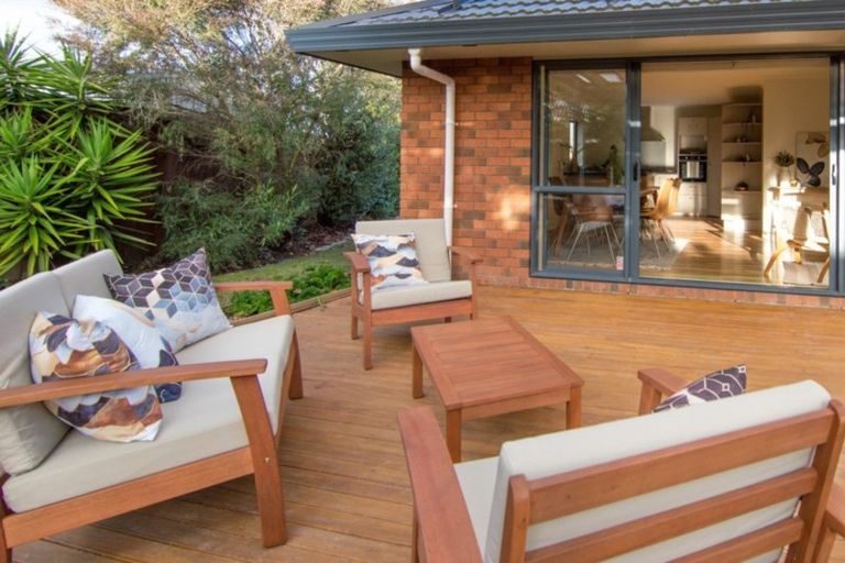 Photo of property in 8 Sorrento Place, Kelvin Grove, Palmerston North, 4414