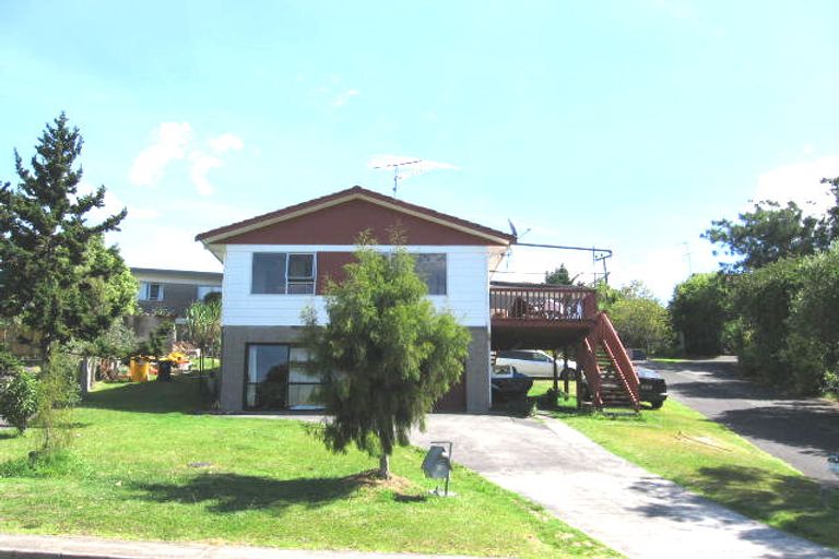 Photo of property in 64 Cockayne Crescent, Sunnynook, Auckland, 0620
