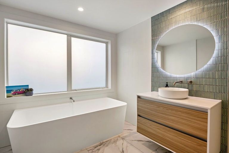 Photo of property in 37 Coppelia Avenue, Omokoroa, 3114