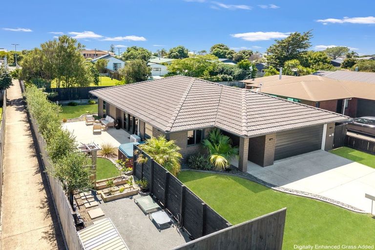Photo of property in 10 Butterworth Crescent, Papamoa Beach, Papamoa, 3118