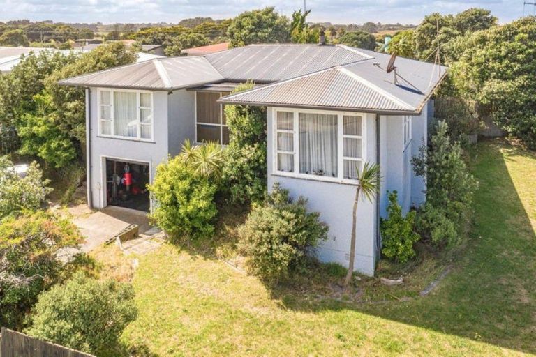 Photo of property in 6 Tainui Street, Castlecliff, Whanganui, 4501