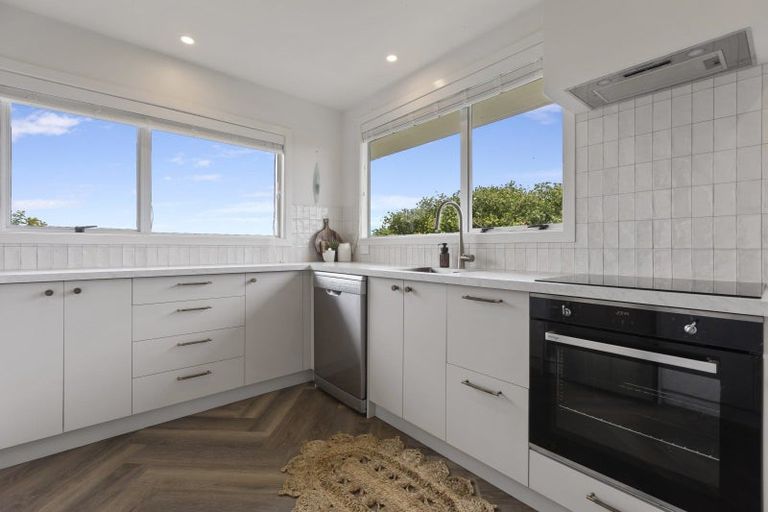 Photo of property in 21 York Crescent, Westown, New Plymouth, 4310