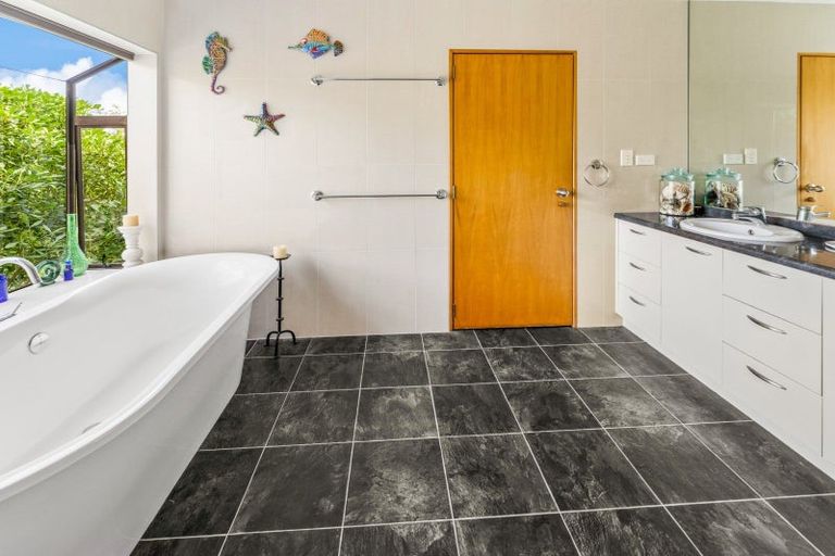 Photo of property in 14 Matuku Place, Atawhai, Nelson, 7010