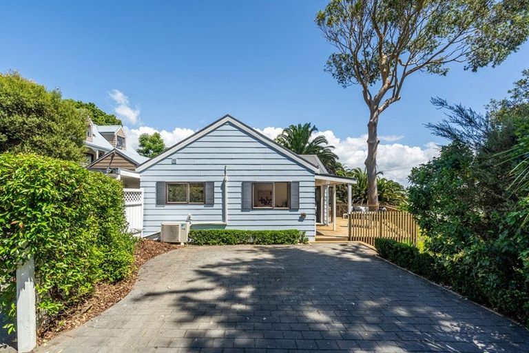 Photo of property in 2/14 Charles Street, Hauraki, Auckland, 0622