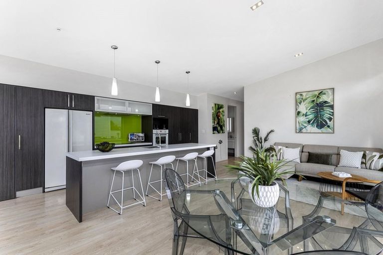 Photo of property in 8a Wairere Road, Torbay, Auckland, 0630