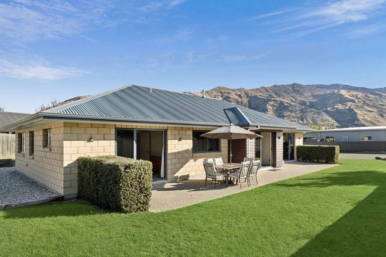 Photo of property in 1 Coromandel Street, Wanaka, 9305