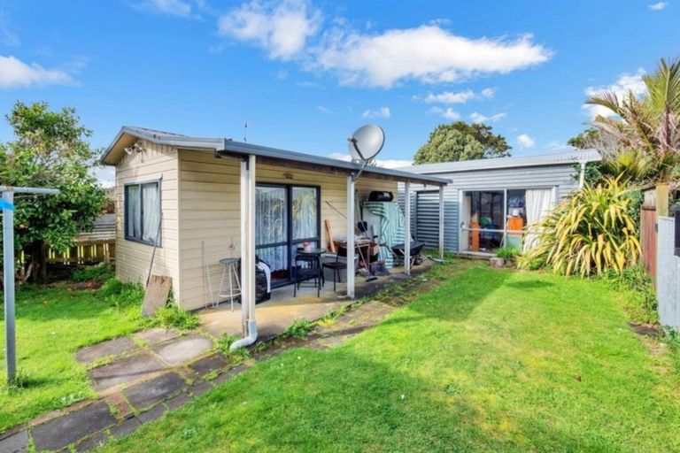 Photo of property in 15 Trentham Road, Papakura, 2110