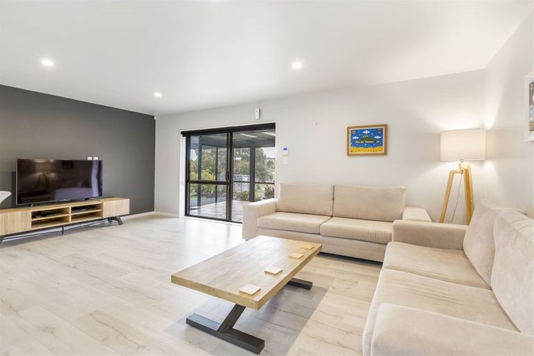 Photo of property in 2/99 Riverside Road, Orewa, 0931