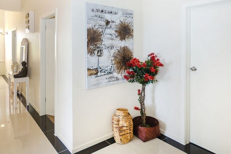 Photo of property in 1 Village Place, Tuakau, 2121