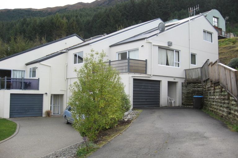 Photo of property in 12b Von Place, Fernhill, Queenstown, 9300