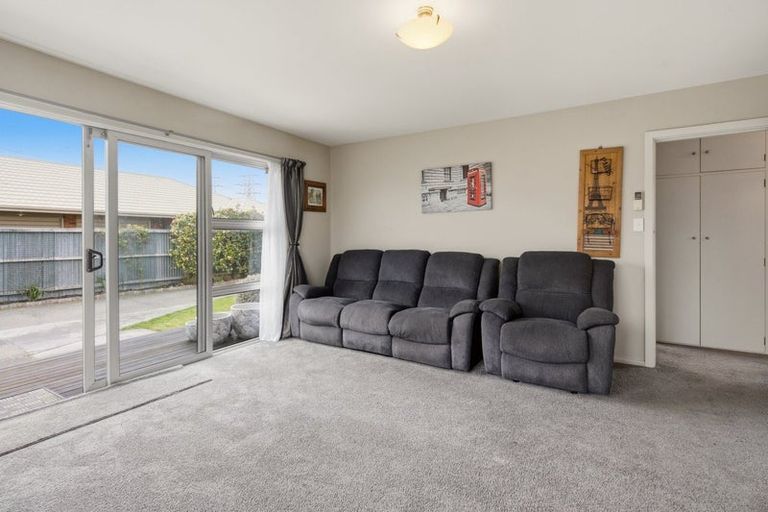 Photo of property in 4/122 Middlepark Road, Sockburn, Christchurch, 8042