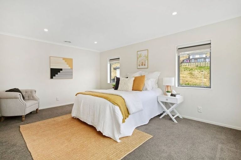 Photo of property in 127 Amesbury Drive, Churton Park, Wellington, 6037