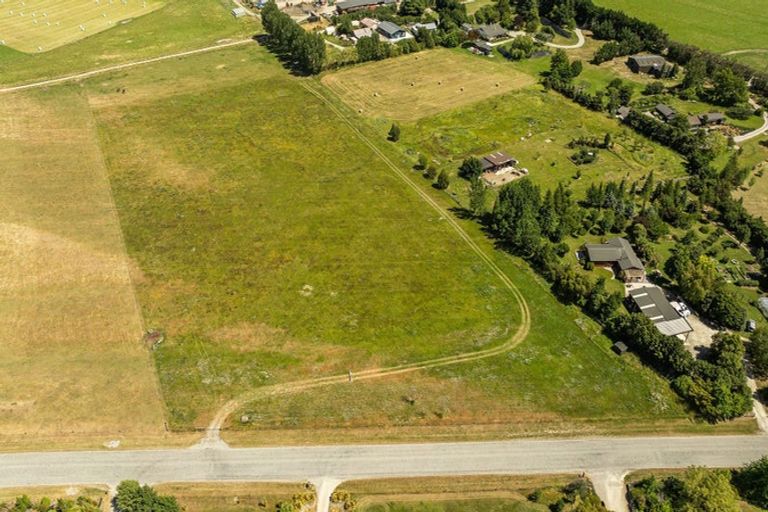 Photo of property in 24 Lachlan Avenue, Hawea Flat, Lake Hawea, 9382