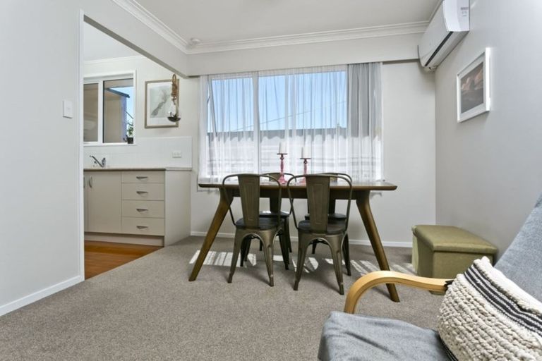 Photo of property in 1/279 Sunset Road, Sunnynook, Auckland, 0632