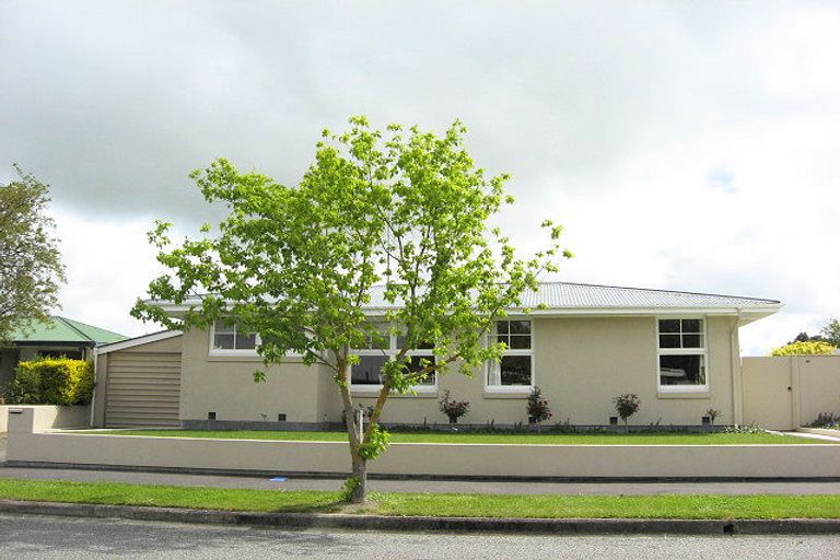 Photo of property in 6 Douglas Street, Rangiora, 7400