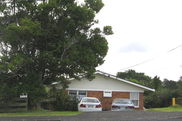 Photo of property in 1/30 Sunnynook Road, Sunnynook, Auckland, 0620