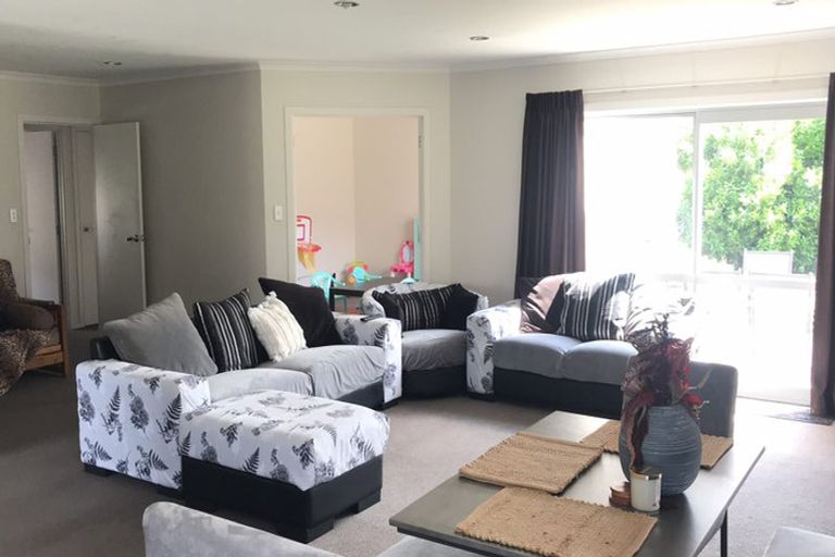 Photo of property in 17 Piwakawaka Court, Rototuna North, Hamilton, 3210