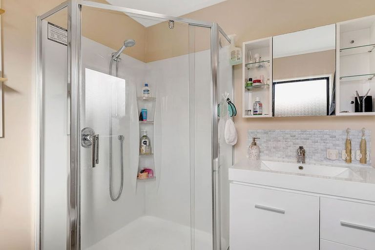 Photo of property in 6 Westridge, Camborne, Porirua, 5026