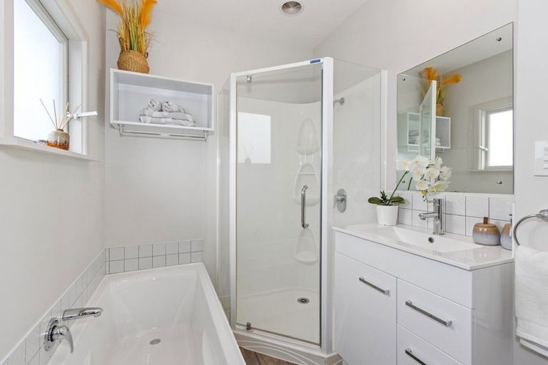 Photo of property in 11 Glenrowan Avenue, Avondale, Christchurch, 8061