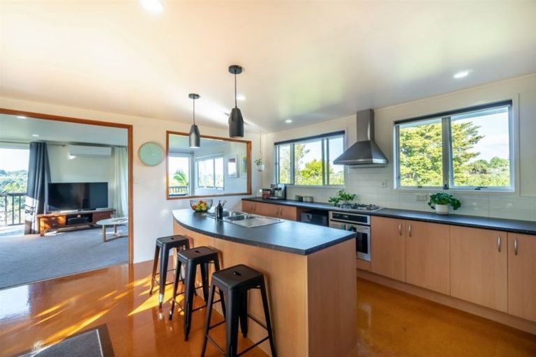 Photo of property in 10 West Glade Crescent, Birkenhead, Auckland, 0626