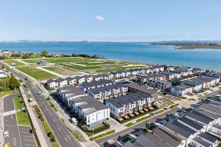 Photo of property in 9 Coast Garden Drive, Hobsonville, Auckland, 0616