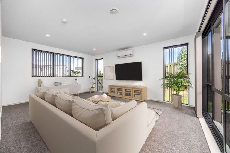 Photo of property in 33 Carole Crescent, Pakuranga, Auckland, 2010