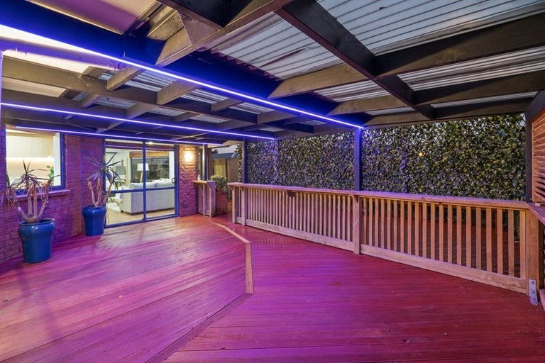 Photo of property in 12 Hocken Place, Mangere Bridge, Auckland, 2022