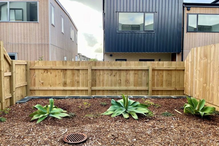 Photo of property in 17 Tokarewa Close, Mount Wellington, Auckland, 1062
