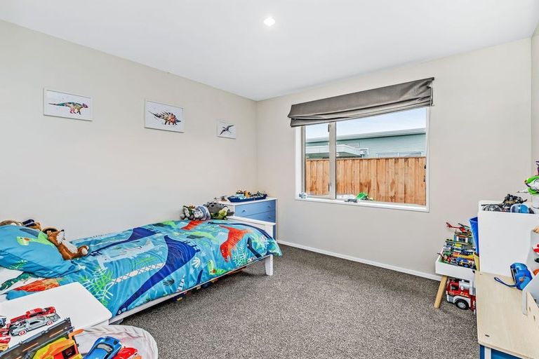 Photo of property in 100 Shillingford Boulevard, Rolleston, 7615