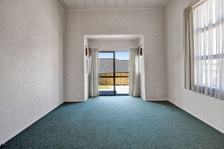 Photo of property in 6 Atea Place, Hawera, 4610