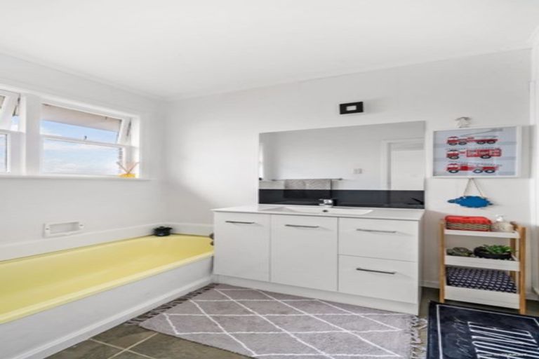 Photo of property in 1/285 Pakuranga Road, Pakuranga Heights, Auckland, 2010